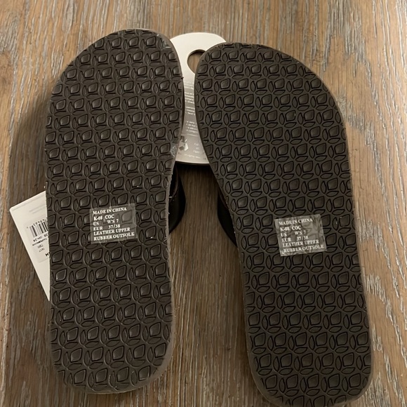 New Reef flip flops size 7 - Picture 4 of 6